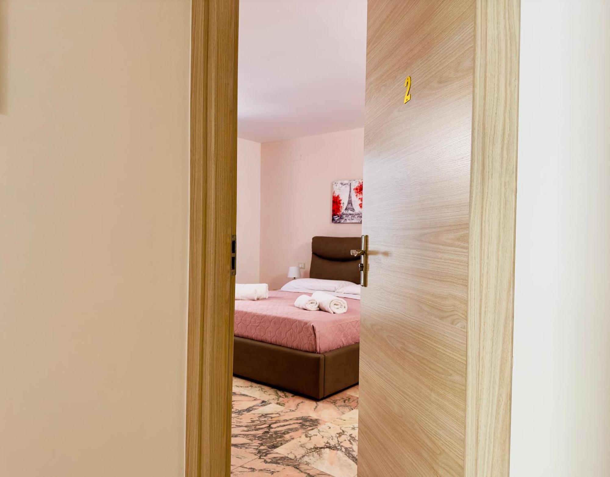 Unique Rooms In Centro Citta Bagno Privato E Climatizzatore ラグーザ エクステリア 写真