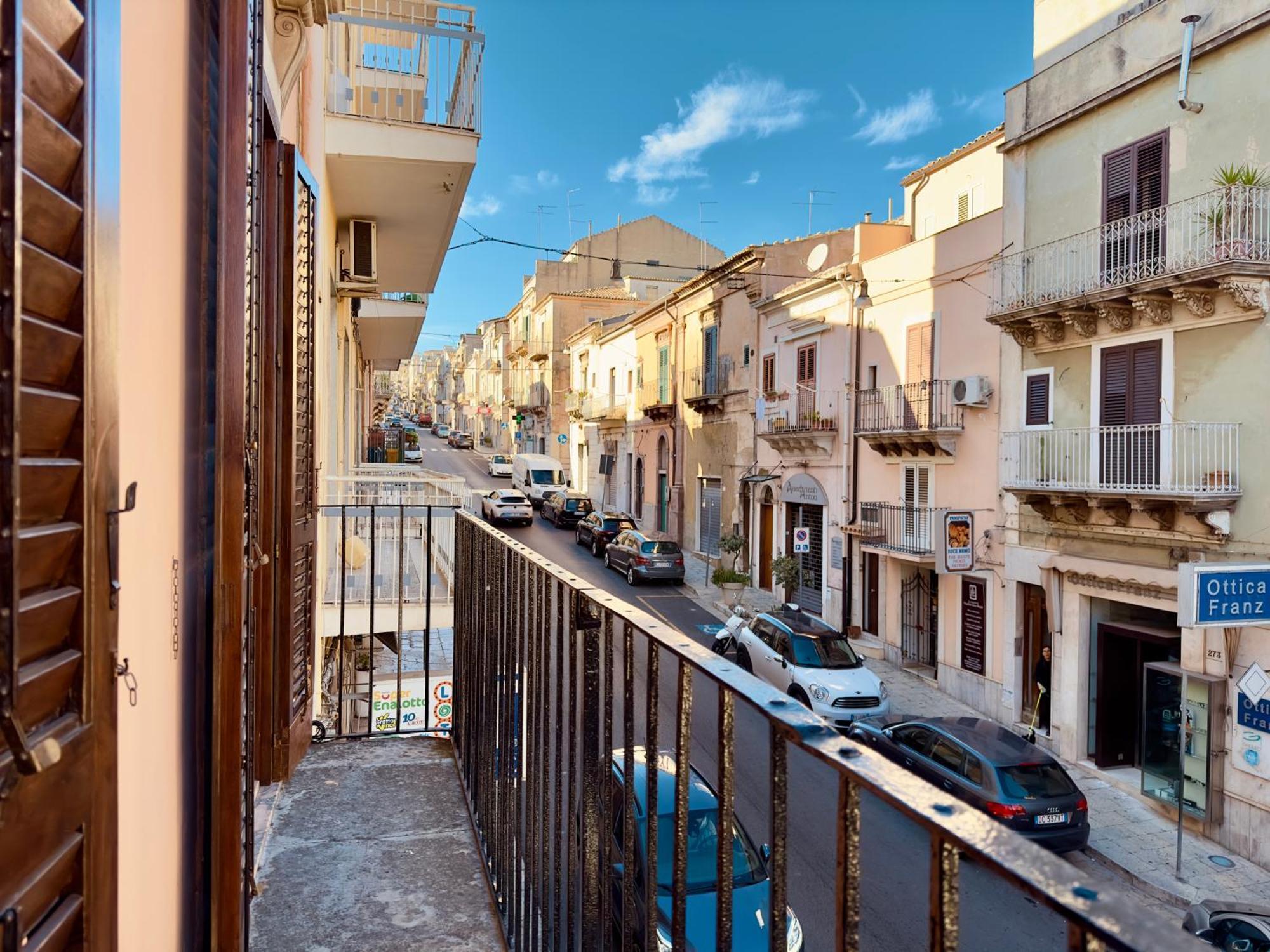 Unique Rooms In Centro Citta Bagno Privato E Climatizzatore ラグーザ エクステリア 写真